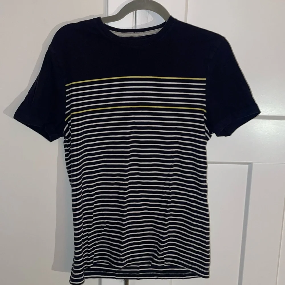 Banana Republic men’s the soft wash tee